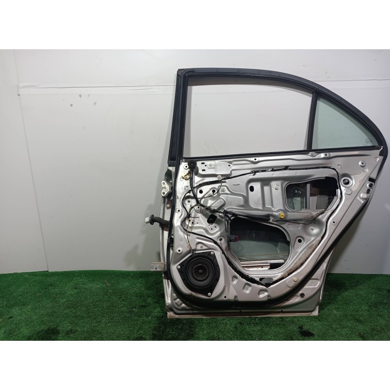 Recambio de puerta trasera derecha para toyota avensis berlina (t25) 2.0 d4-d executive berlina (5-ptas.) referencia OEM IAM   