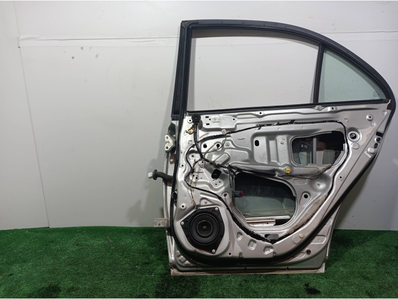 Recambio de puerta trasera derecha para toyota avensis berlina (t25) 2.0 d4-d executive berlina (5-ptas.) referencia OEM IAM   