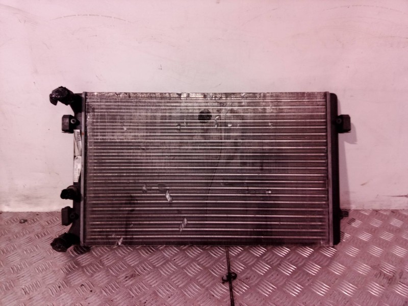 Recambio de radiador agua para volkswagen golf iv berlina (1j1) básico referencia OEM IAM 8MK376713781 8MK376713781 8MK376713781