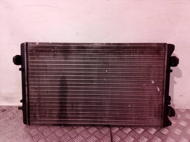 Recambio de radiador agua para volkswagen golf iv berlina (1j1) básico referencia OEM IAM 8MK376713781 8MK376713781 8MK376713781