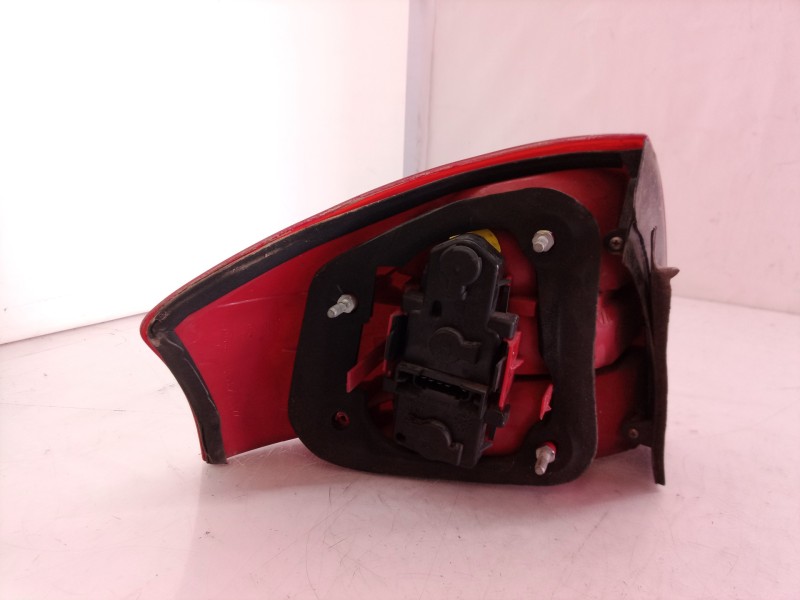 Recambio de piloto trasero derecho para audi a6 berlina (4b2) referencia OEM IAM    Recambio de piloto trasero derecho para audi a6 berlina (4b2) referencia OEM IAM
