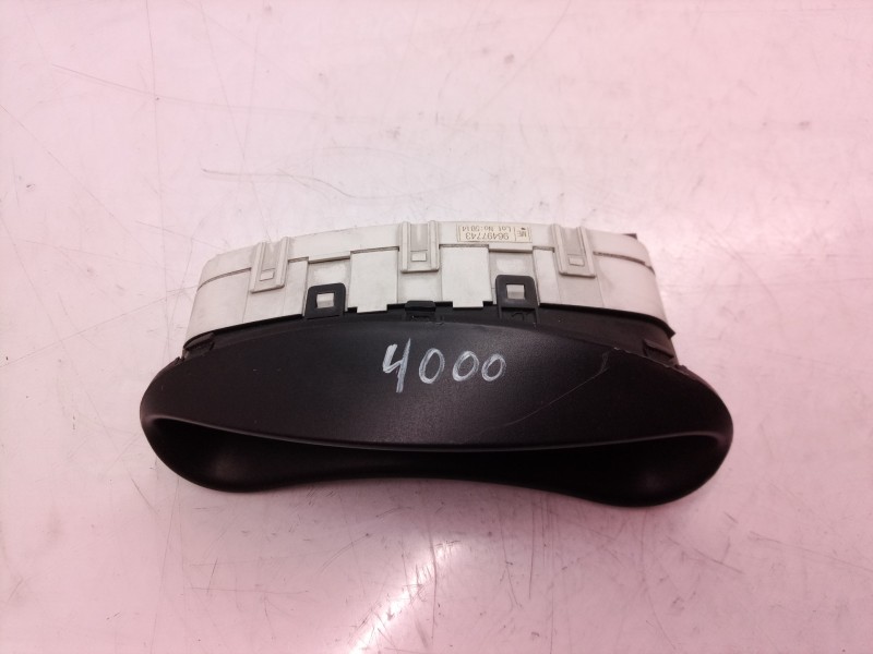 Recambio de pantalla multifuncion para chevrolet matiz 1.0 cat referencia OEM IAM 96497743 96497743 96497743