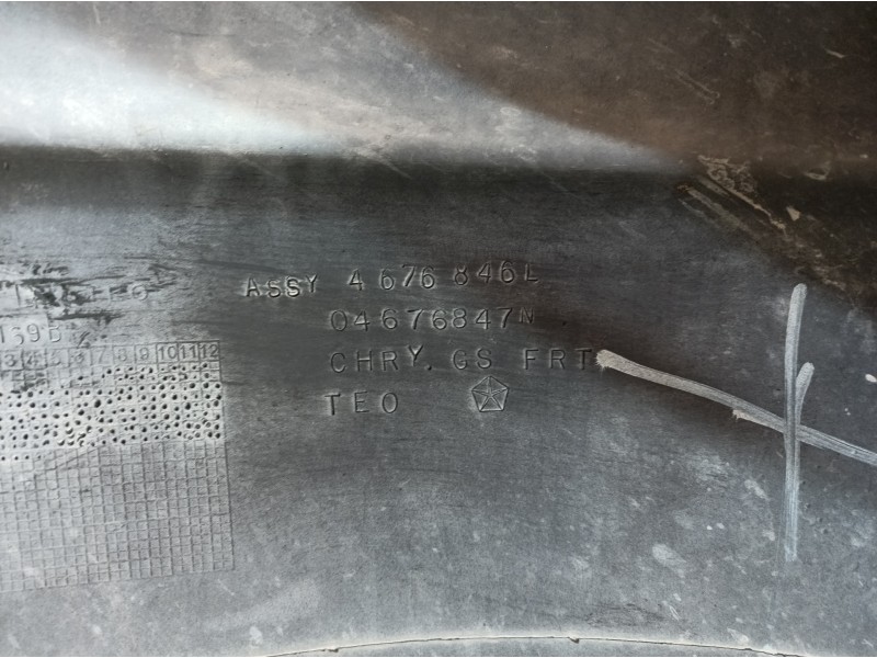 Recambio de paragolpes delantero para chrysler voyager (gs) 2.5 td family referencia OEM IAM 4676846L 4676846L 4676846