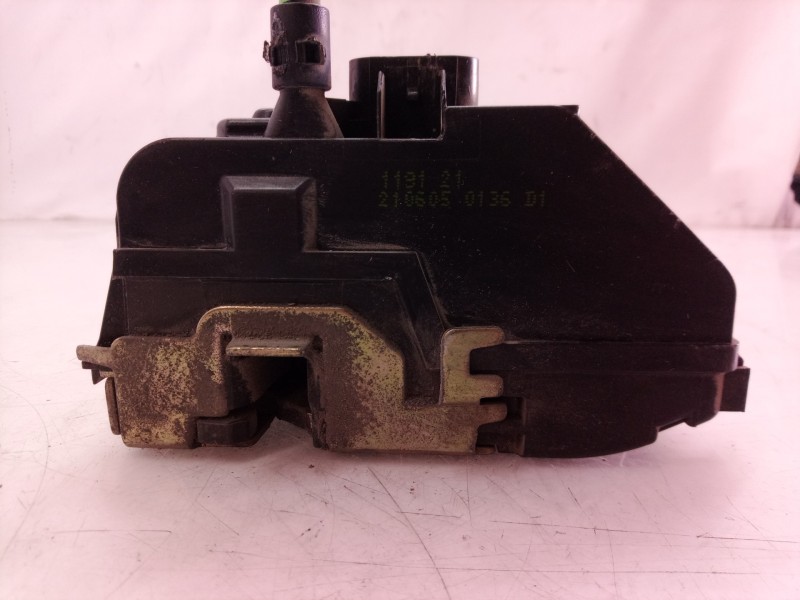 Recambio de cerradura puerta delantera derecha para renault scenic ii authentique referencia OEM IAM 8200119121  