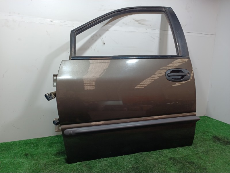 Recambio de puerta delantera izquierda para chrysler voyager (gs) 2.5 td family referencia OEM IAM   