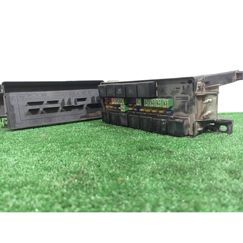 Recambio de caja reles / fusibles para chrysler voyager (gs) 2.5 td family referencia OEM IAM 04868093AA 04868093AA 23417D