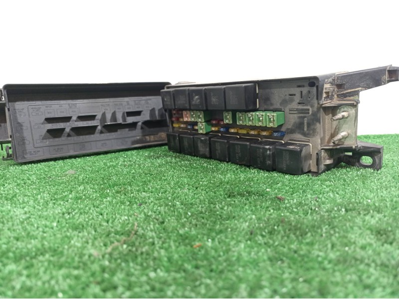 Recambio de caja reles / fusibles para chrysler voyager (gs) 2.5 td family referencia OEM IAM 04868093AA 04868093AA 23417D