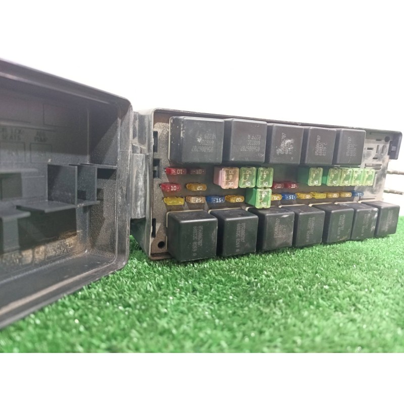 Recambio de caja reles / fusibles para chrysler voyager (gs) 2.5 td family referencia OEM IAM 04868093AA 04868093AA 23417D