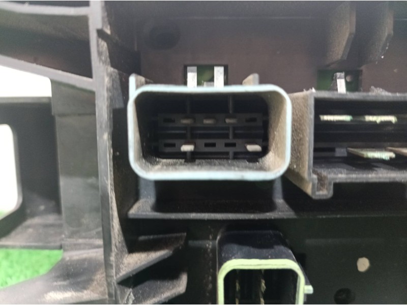 Recambio de caja reles / fusibles para chrysler voyager (gs) 2.5 td family referencia OEM IAM 04868093AA 04868093AA 23417D