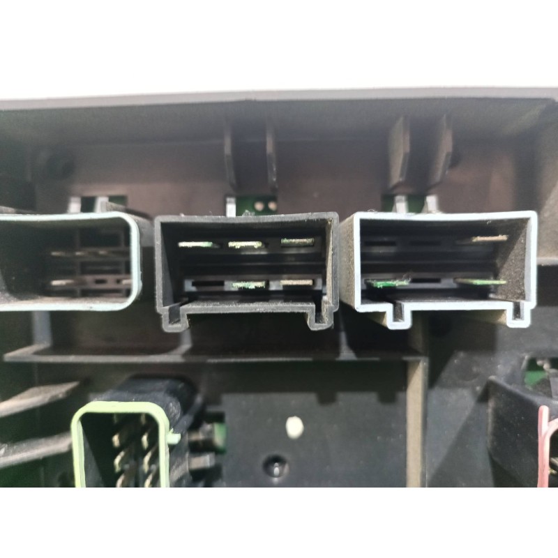 Recambio de caja reles / fusibles para chrysler voyager (gs) 2.5 td family referencia OEM IAM 04868093AA 04868093AA 23417D