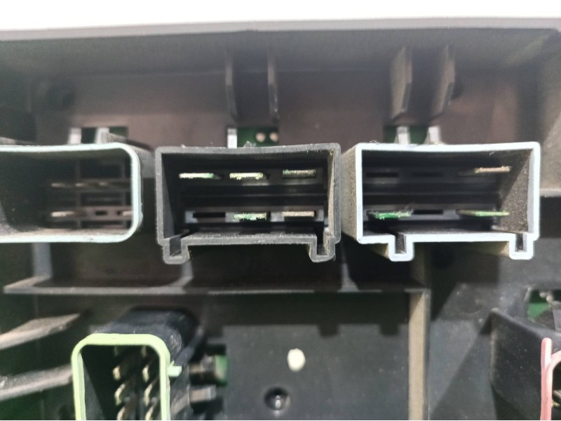 Recambio de caja reles / fusibles para chrysler voyager (gs) 2.5 td family referencia OEM IAM 04868093AA 04868093AA 23417D