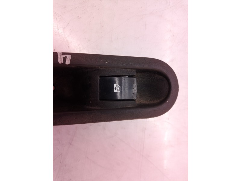 Recambio de mando elevalunas trasero izquierdo para renault scenic ii authentique referencia OEM IAM   