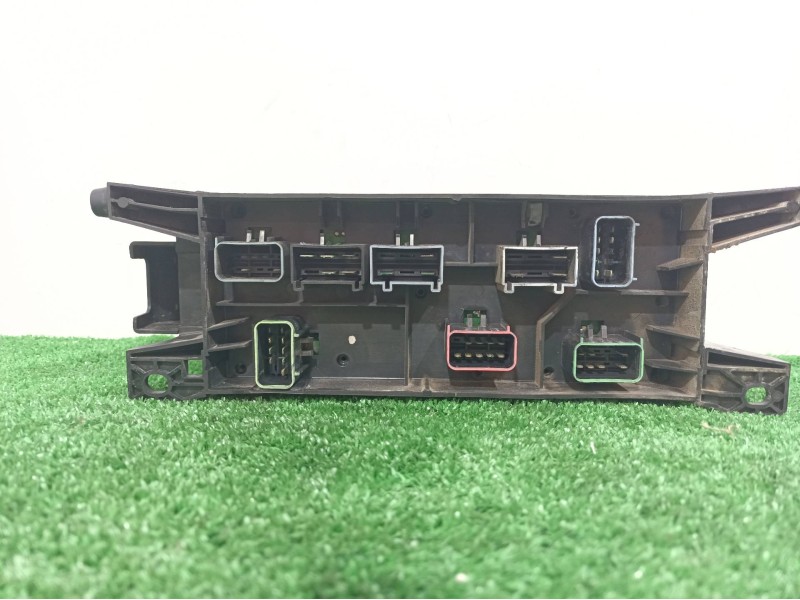 Recambio de caja reles / fusibles para chrysler voyager (gs) 2.5 td family referencia OEM IAM 04868093AA 04868093AA 23417D