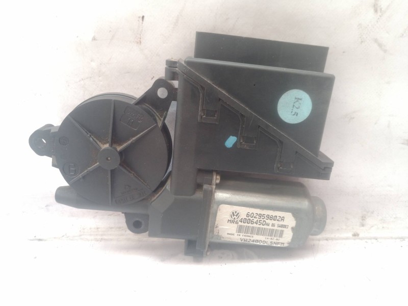 Recambio de motor elevalunas delantero izquierdo para volkswagen polo (9n1) referencia OEM IAM 6Q2959802A 6Q2959802 6Q2959802