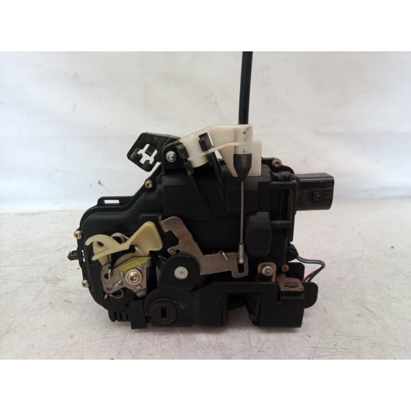 Recambio de cerradura puerta trasera izquierda para volkswagen golf iv berlina (1j1) 25 aniversario referencia OEM IAM 3B4839015