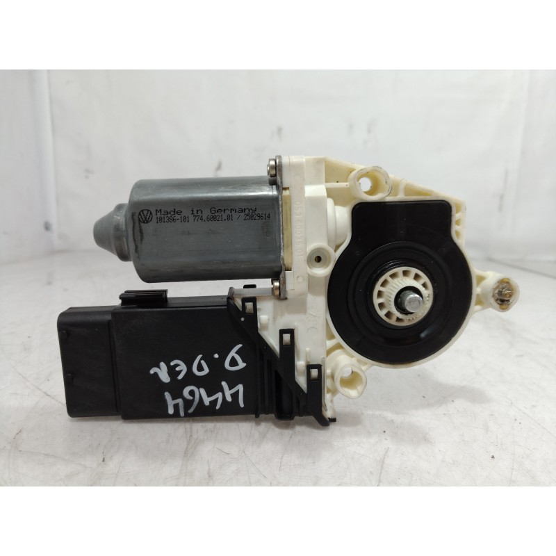 Recambio de motor elevalunas delantero derecho para volkswagen golf iv berlina (1j1) 25 aniversario referencia OEM IAM 80501BG10