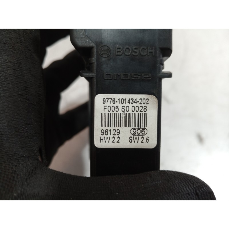 Recambio de motor elevalunas delantero derecho para volkswagen golf iv berlina (1j1) 25 aniversario referencia OEM IAM 80501BG10