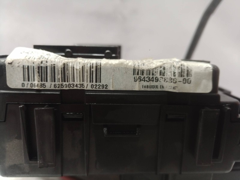 Recambio de caja reles / fusibles para toyota yaris active referencia OEM IAM 9643498880 9643498880 9643498880