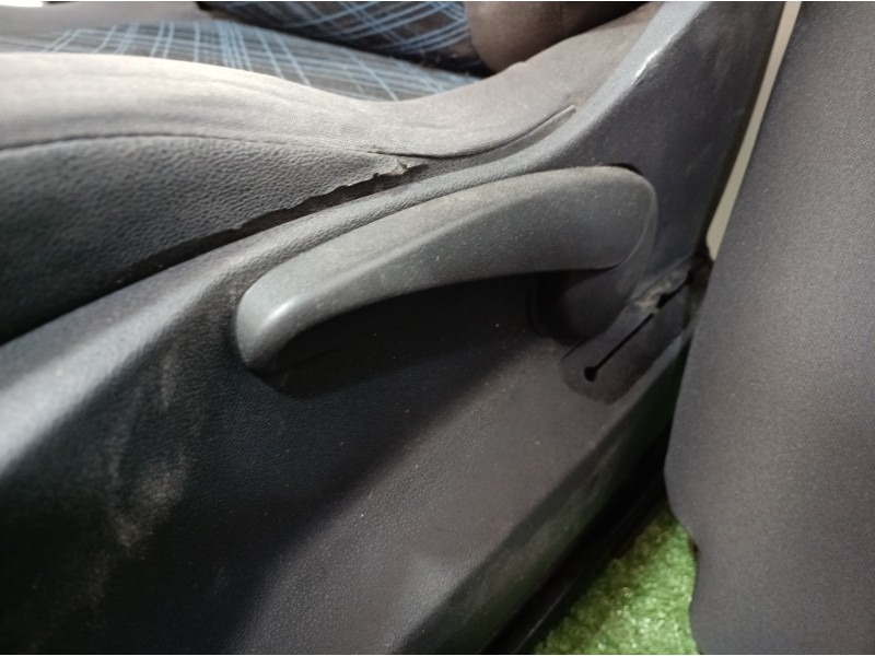 Recambio de juego asientos completo para renault clio iii 1.2 16v referencia OEM IAM   