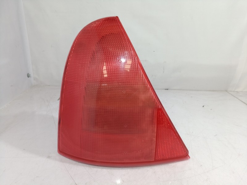 Recambio de piloto trasero izquierdo para renault clio i phase iii 1.4 limited referencia OEM IAM 7701039014  