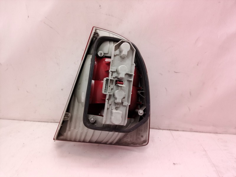 Recambio de piloto trasero izquierdo para skoda superb (3u4) classic referencia OEM IAM 3U5945111A  