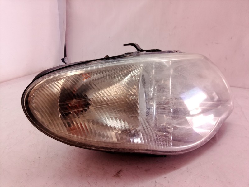 Recambio de faro derecho para chrysler voyager (rg) 2.5 crd cat referencia OEM IAM   