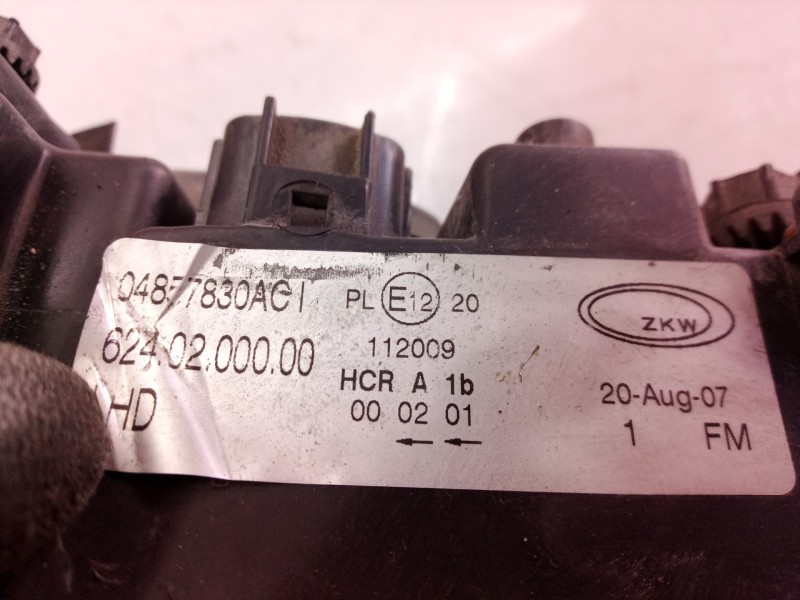 Recambio de faro derecho para chrysler voyager (rg) 2.5 crd cat referencia OEM IAM   