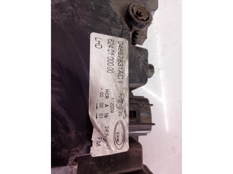 Recambio de faro izquierdo para chrysler voyager (rg) 2.5 crd cat referencia OEM IAM   