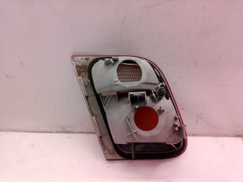 Recambio de piloto trasero derecho interior para bmw serie 3 berlina (e46) 320d referencia OEM IAM   