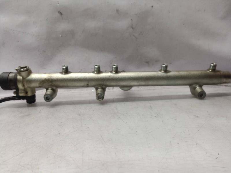 Recambio de rampa inyectora para kia carens referencia OEM IAM 0445214026 0445214026 3140027000