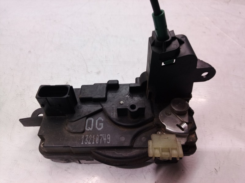 Recambio de cerradura puerta delantera derecha para opel astra h berlina cosmo referencia OEM IAM 13210749  