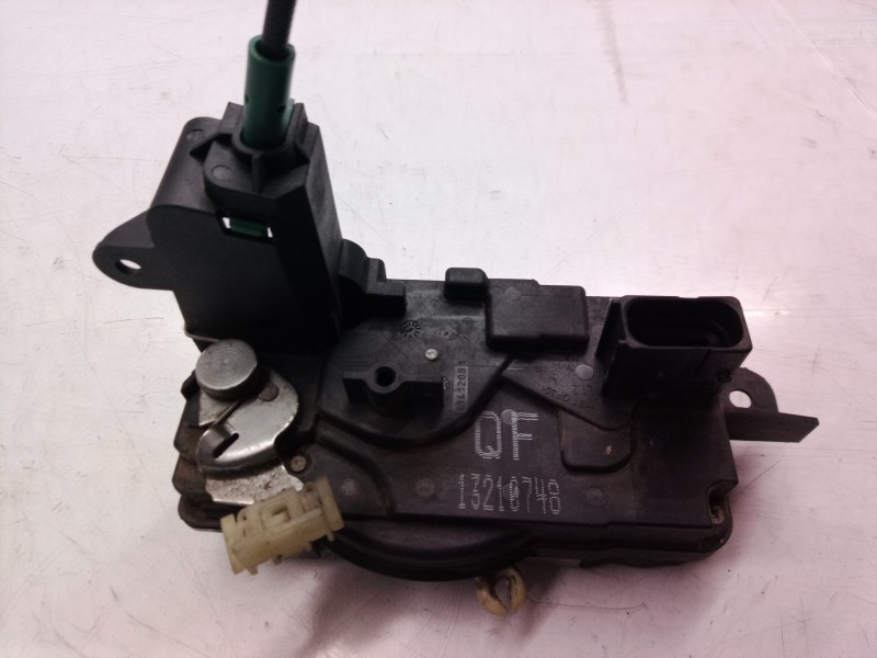 Recambio de cerradura puerta delantera izquierda para opel astra h berlina cosmo referencia OEM IAM 13210748  