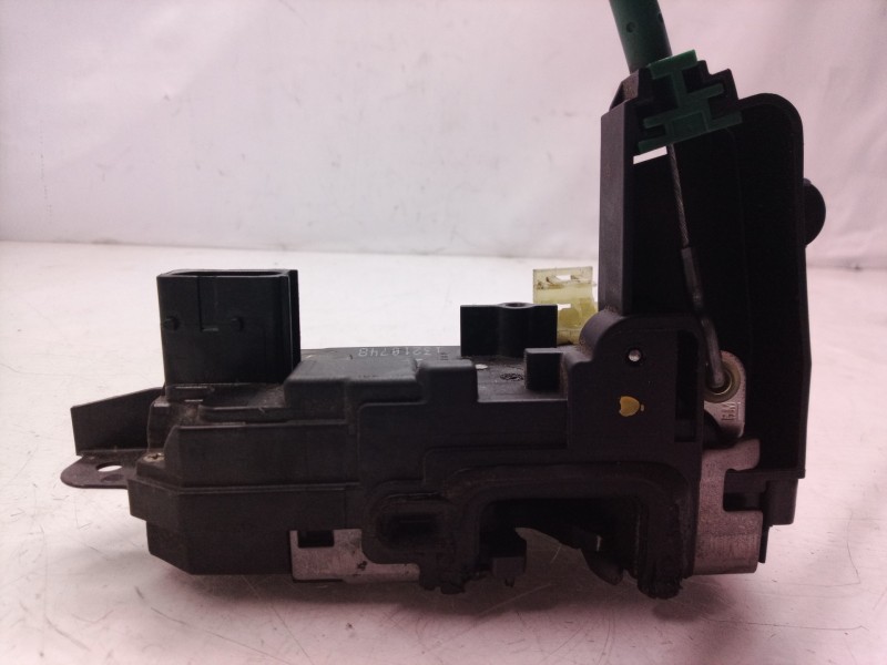 Recambio de cerradura puerta delantera izquierda para opel astra h berlina cosmo referencia OEM IAM 13210748  