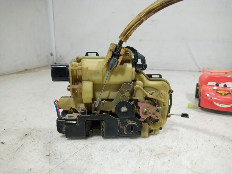 Recambio de cerradura puerta trasera derecha para seat leon (1m1) sport referencia OEM IAM 117685104 117685104 117685104