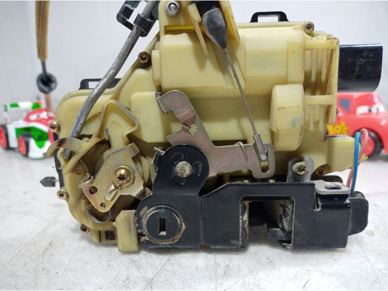 Recambio de cerradura puerta trasera izquierda para seat leon (1m1) sport referencia OEM IAM 117684104 117684104 117684104