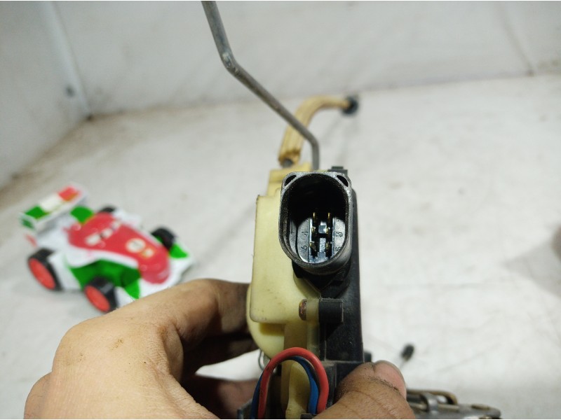 Recambio de cerradura puerta trasera izquierda para seat leon (1m1) sport referencia OEM IAM 117684104 117684104 117684104