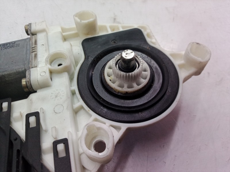 Recambio de motor elevalunas trasero derecho para seat leon (1m1) stella referencia OEM IAM 9776101438203 9776101438203 97761014