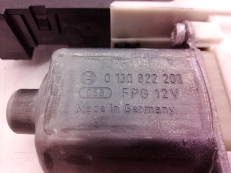 Recambio de motor elevalunas delantero derecho para volkswagen passat variant (315) cl referencia OEM IAM 0130822201 0130822201 