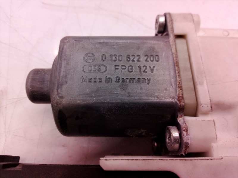 Recambio de motor elevalunas delantero izquierdo para volkswagen passat variant (315) cl referencia OEM IAM 0130822200 013082220