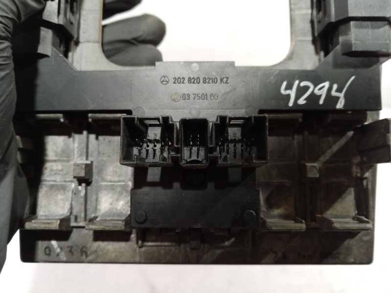 Recambio de mando elevalunas delantero izquierdo para mercedes-benz clase c (w202) berlina referencia OEM IAM   