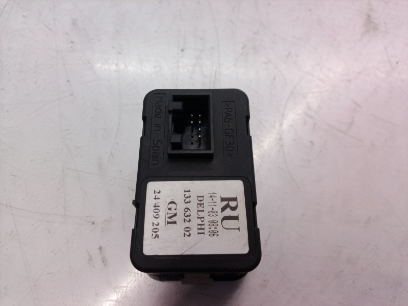 Recambio de mando elevalunas delantero izquierdo para opel meriva enjoy referencia OEM IAM 13363202 13363202 13363202