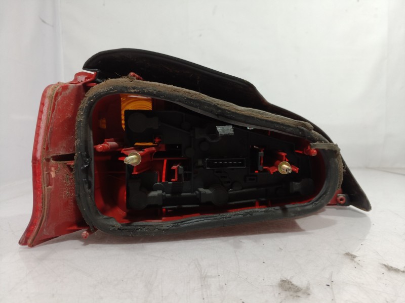 Recambio de piloto trasero derecho para peugeot 106 (s2) kid d referencia OEM IAM 6351G6  