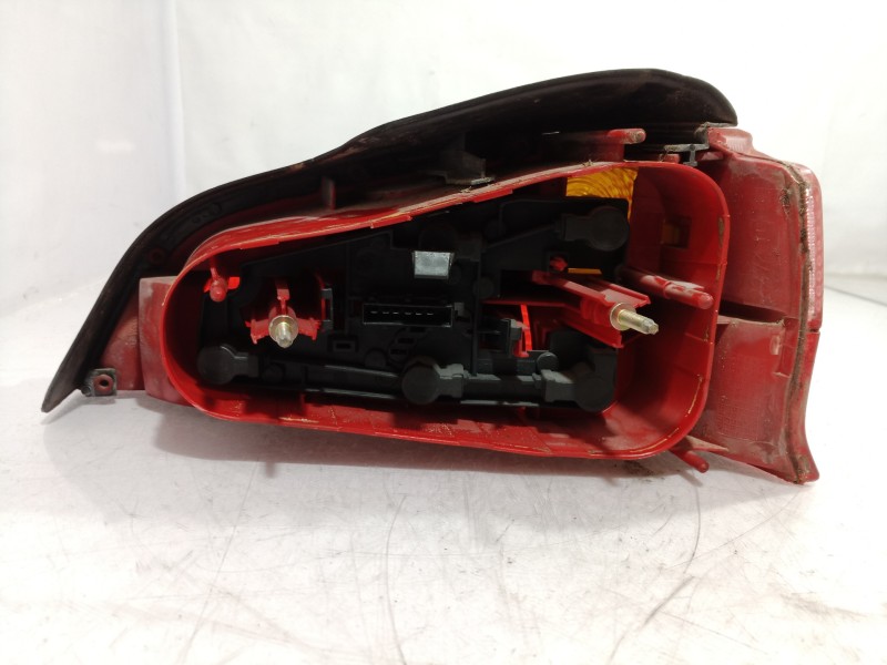 Recambio de piloto trasero izquierdo para peugeot 106 (s2) kid d referencia OEM IAM 6350G6  