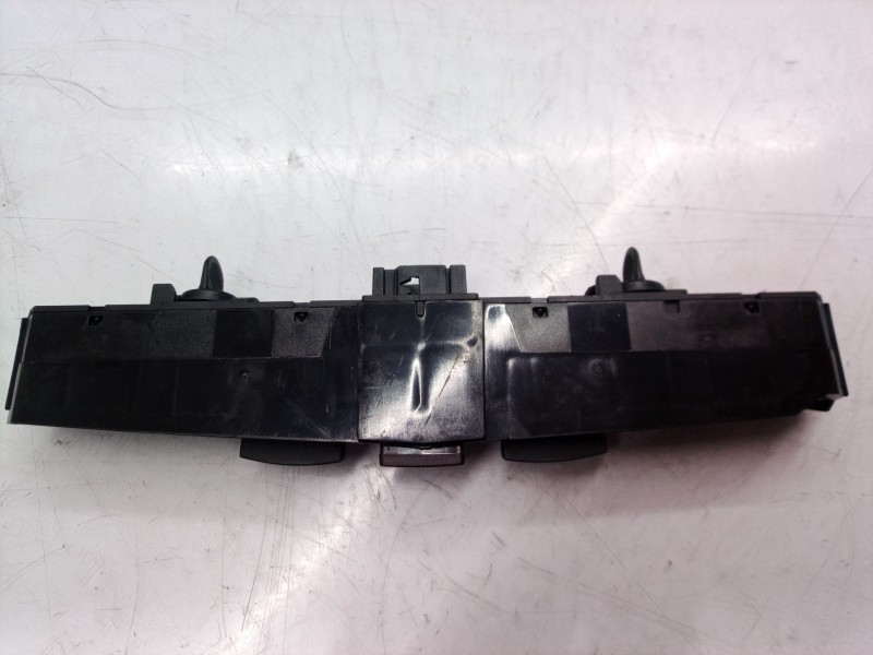 Recambio de warning para opel astra h berlina cosmo referencia OEM IAM 13100107 13100107 13100107