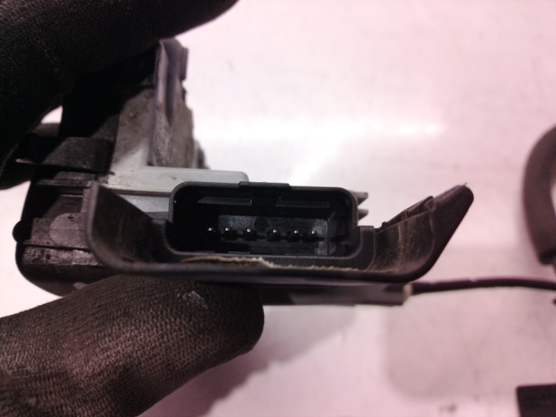 Recambio de cerradura puerta trasera derecha para peugeot 5008 active referencia OEM IAM A048069 A048069 A048069