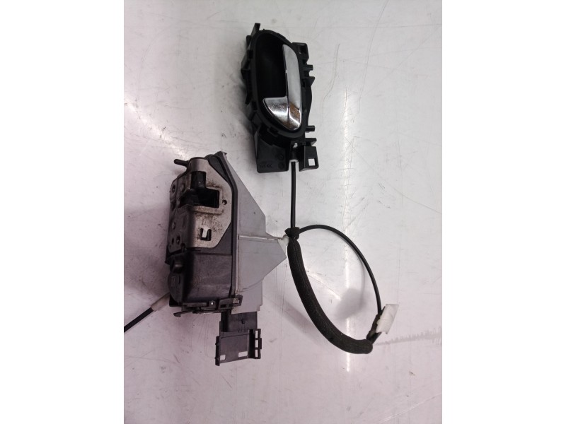 Recambio de cerradura puerta trasera izquierda para peugeot 5008 active referencia OEM IAM A048069 A048069 A048069
