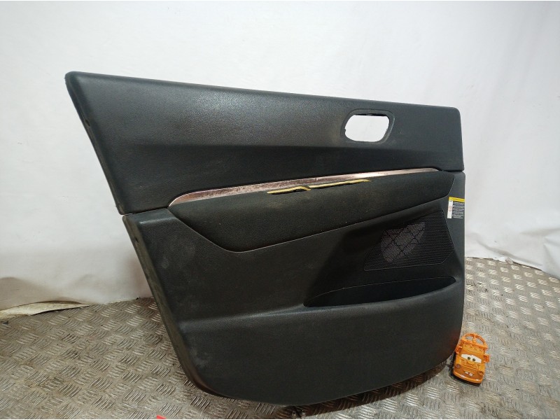 Recambio de guarnecido puerta delantera izquierda para peugeot 5008 active referencia OEM IAM 98004809ZE 98004809ZE 98004809