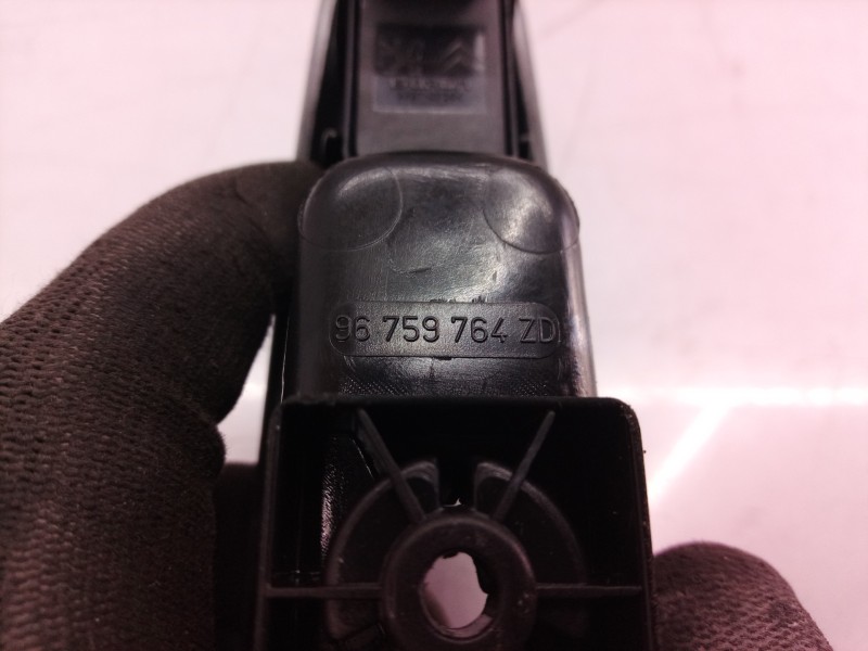 Recambio de mando elevalunas trasero derecho para peugeot 5008 active referencia OEM IAM 96759764 96759764 96759764