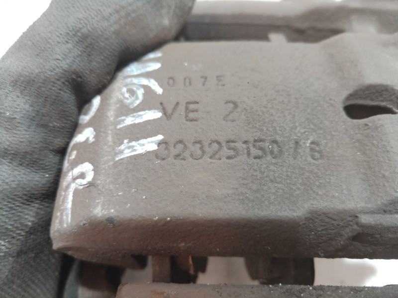 Recambio de pinza freno delantera derecha para mitsubishi space star (dg0) 1600 referencia OEM IAM 32325150 32325150 32325150
