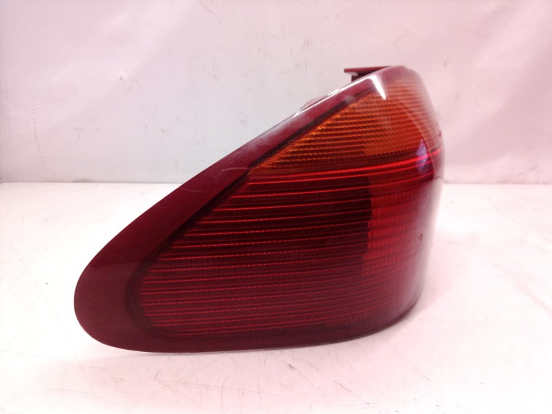 Recambio de piloto trasero izquierdo para ford mondeo berlina/familiar (fd) clx berlina referencia OEM IAM 1666617  